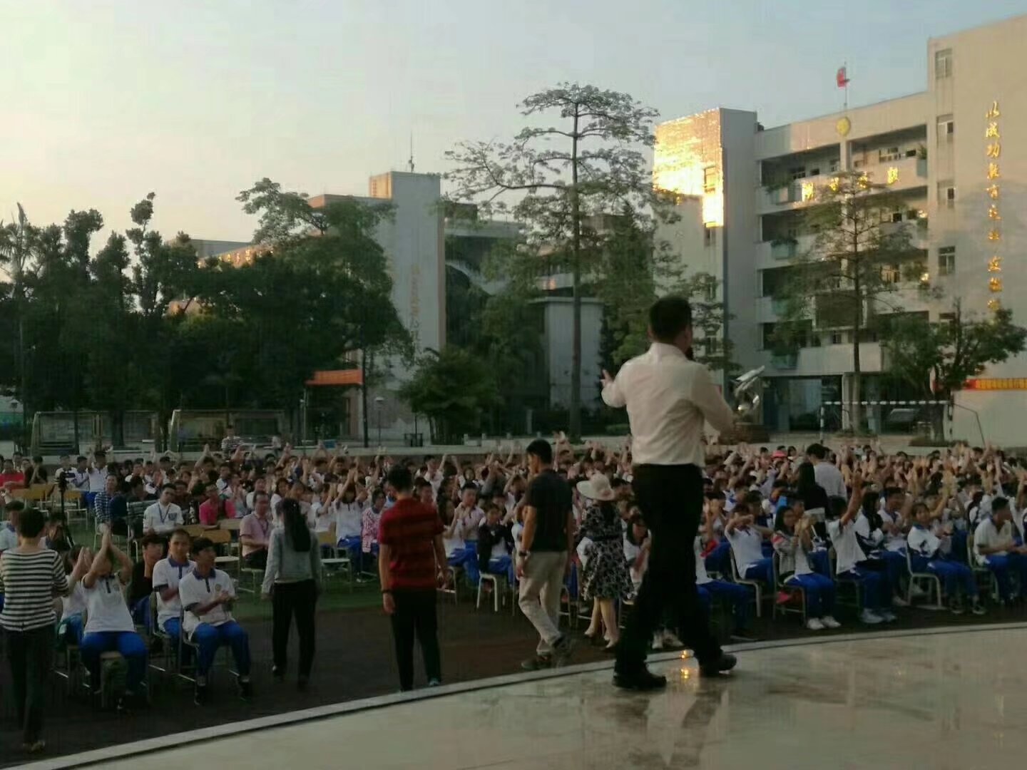 胡朝阳老师在广州六十六中演讲高三励志演讲